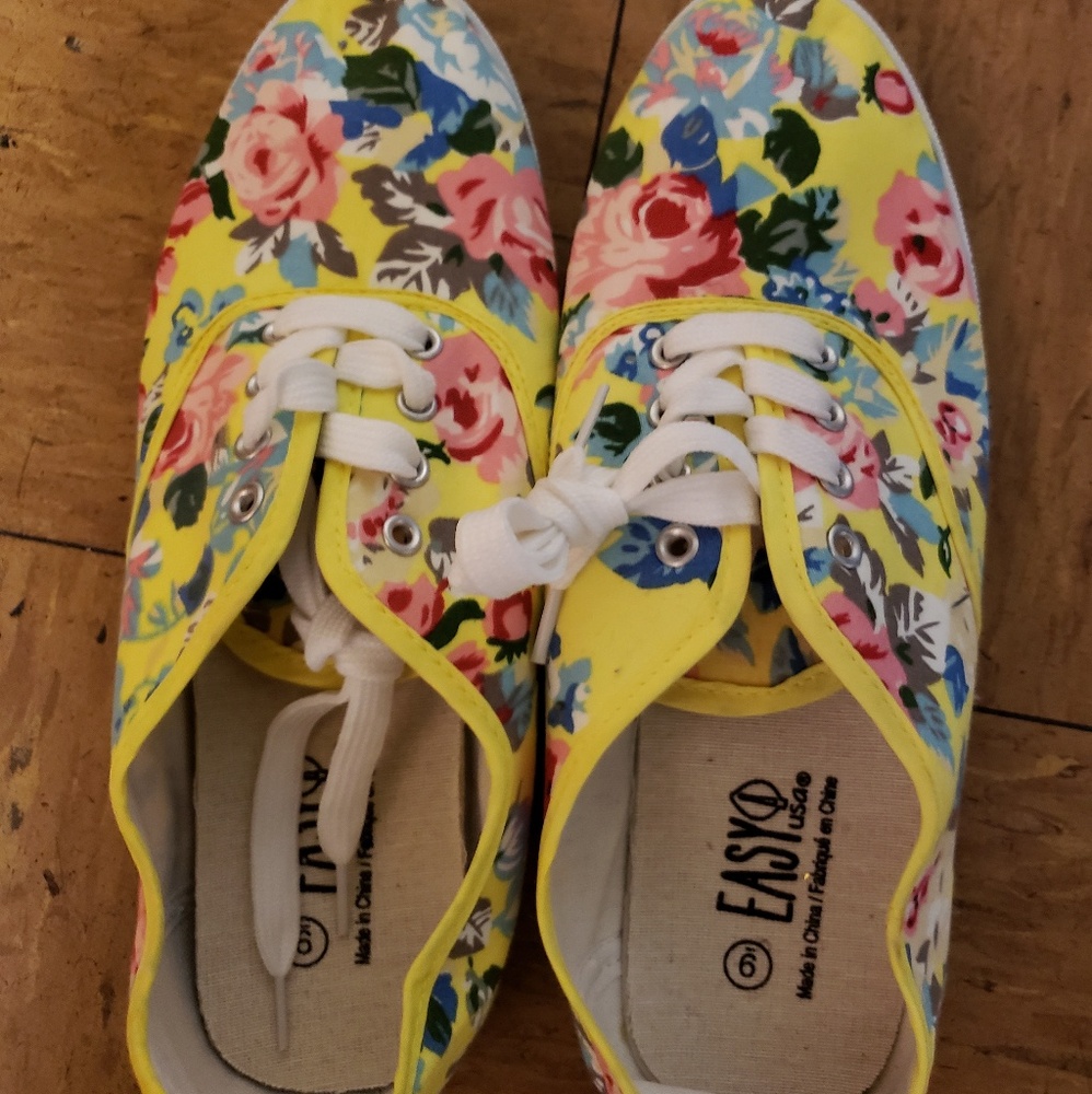 Flower Print Tennis Shoes